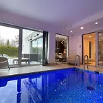 Magnolia House With Indoor Swimming Pool And Sauna *