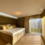 Magnolia House With Indoor Swimming Pool And Sauna Casa vacanze Reval
