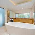 Magnolia House With Indoor Swimming Pool And Sauna