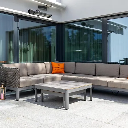 Dom wakacyjny Magnolia House With Indoor Swimming Pool And Sauna Tallin
