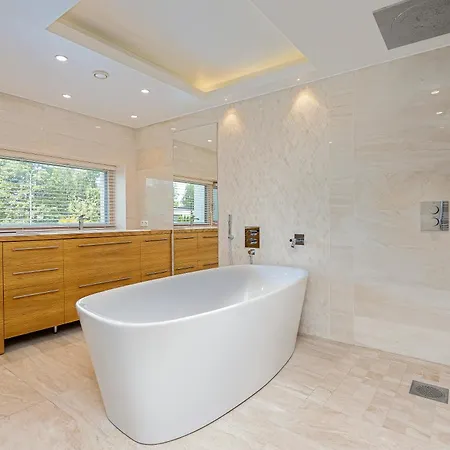 Magnolia House With Indoor Swimming Pool And Sauna Dom wakacyjny Tallin