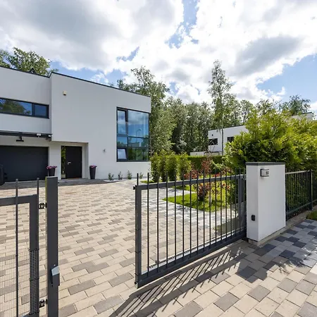 Magnolia House With Indoor Swimming Pool And Sauna Dom wakacyjny